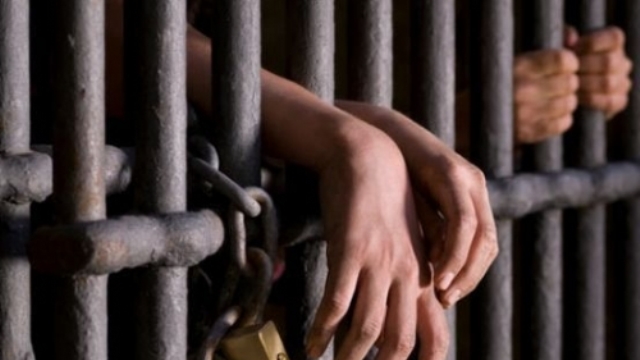 Kıbrıslı Türklere Güney'de hapis cezası!