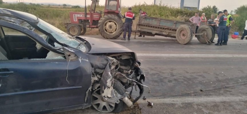 Osmaniye'de traktör römorkuna çarpan otomobildeki 2 kişi yaralandı