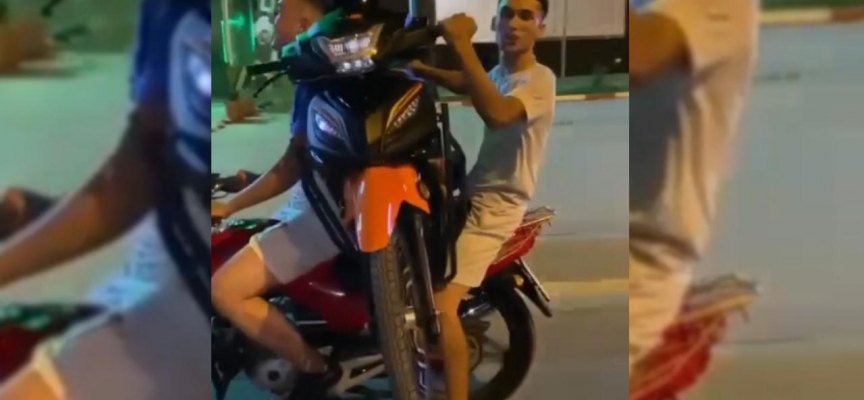 Motosikletle tehlikeli yolculuk kamerada