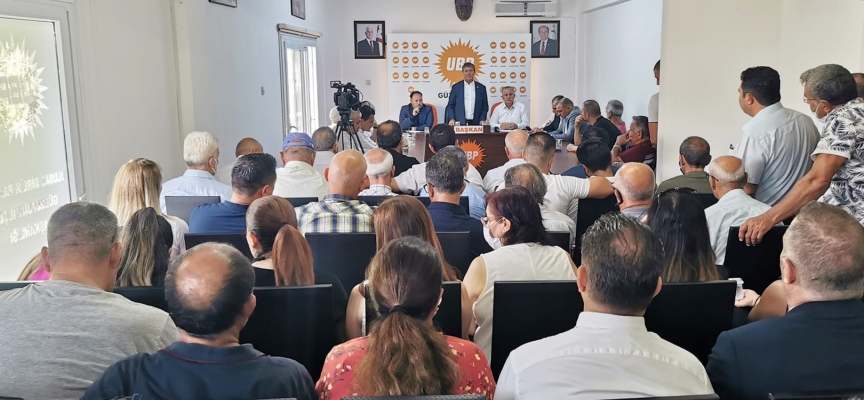 Başbakan Üstel ve bazı bakanlar, Güzelyurt’ta partililerle buluştu