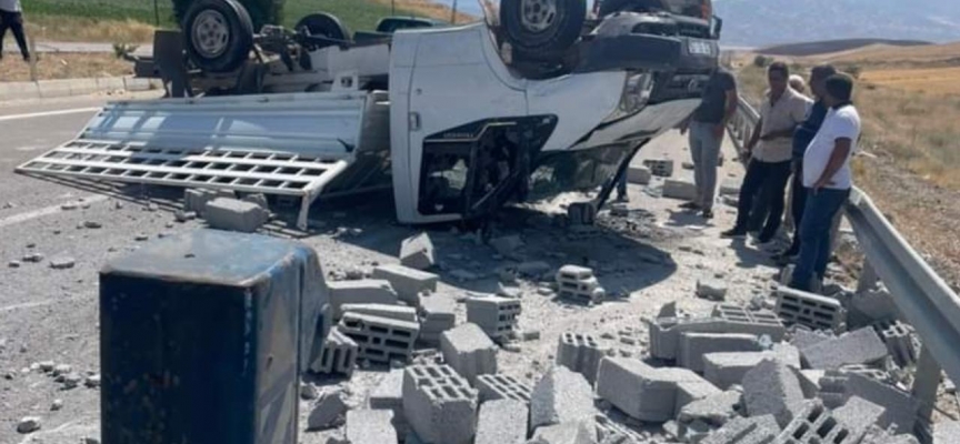 Elazığ'da trafik kazası: 1 ölü, 2 yaralı