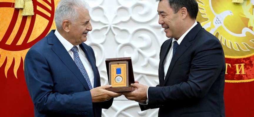 Kırgızistan'da Binali Yıldırım'a devlet nişanı verildi