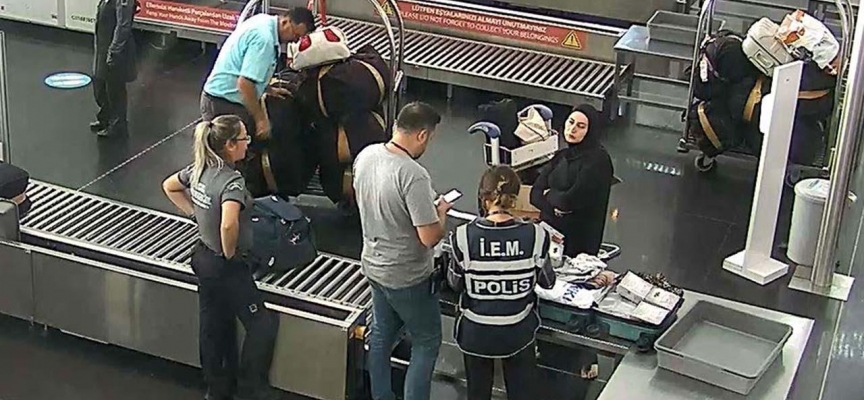 Rus yolcu yurt dışına çıkışı yasak ilaçlarla yakalandı