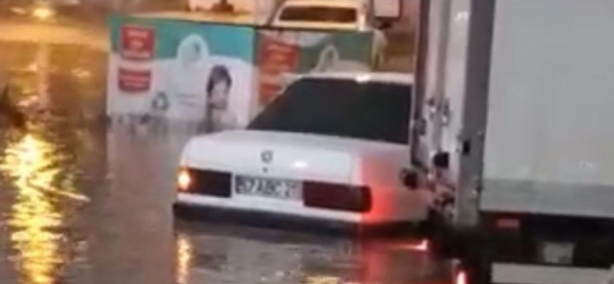 Sinop'ta sağanak: Yollar göle döndü