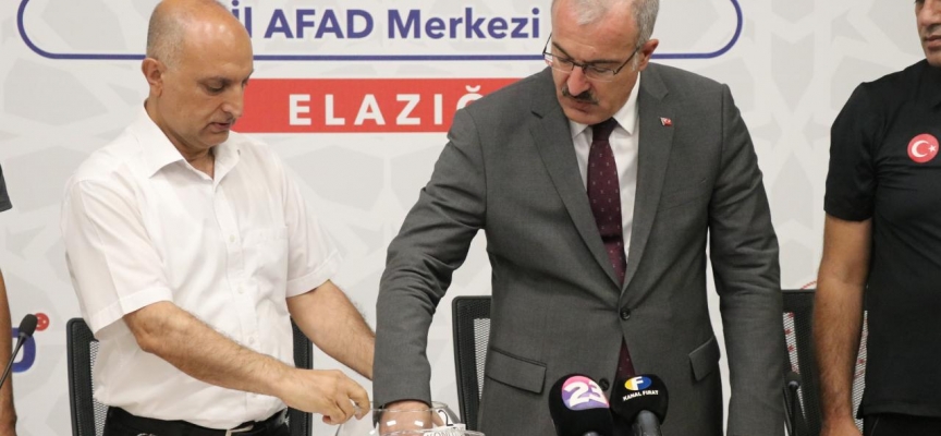 Elazığ'da 226 deprem konutu için kura çekildi