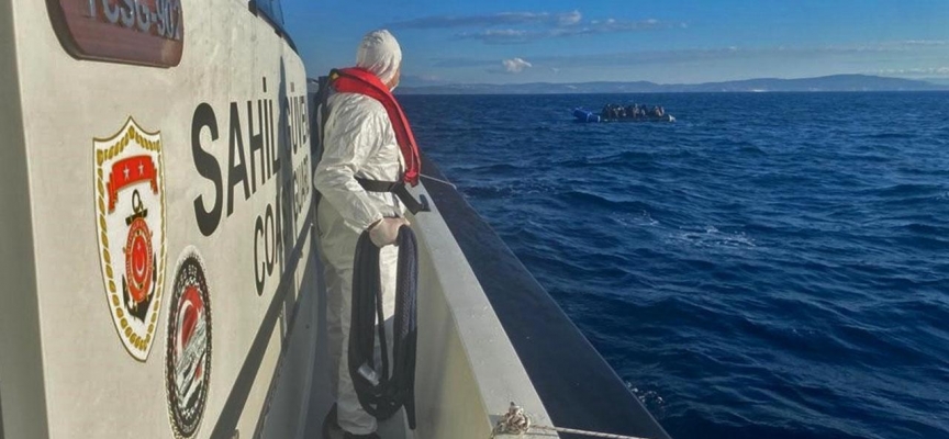 Ayvalık açıklarında 28 düzensiz göçmen kurtarıldı