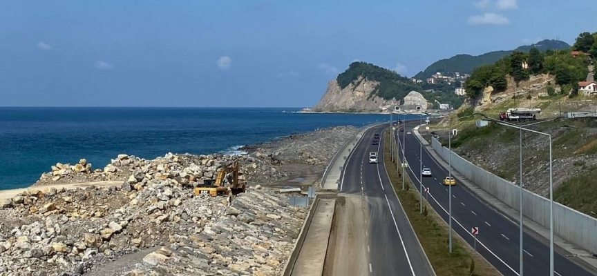 Kilimli Sahil Yolu'na 700 bin tonluk taş dolgu