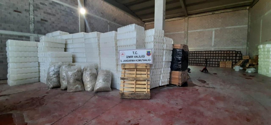 İzmir'de 25 ton etil alkol ele geçirildi