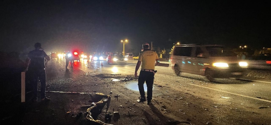 Konya'da kamyonet tıra çarptı: 3 ölü