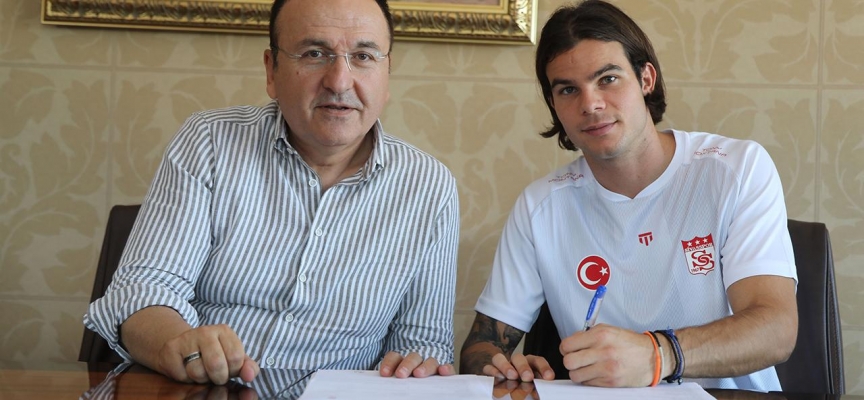 Sivasspor Charilaos Charisis'i transfer etti