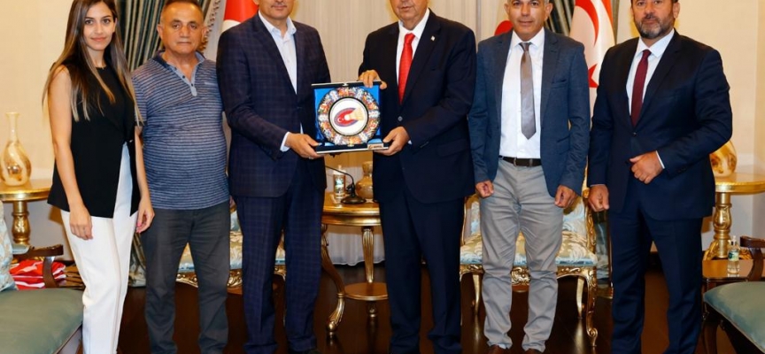 Cumhurbaşkanı Tatar, Türkiye Badminton Federasyonu Başkanı ve beraberindeki heyeti kabul etti