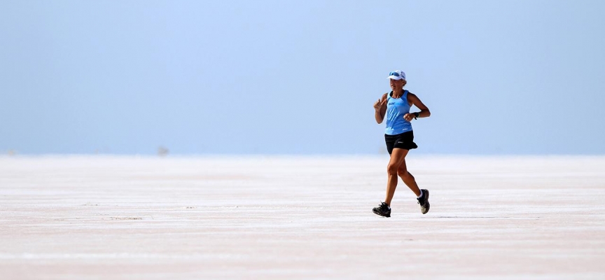 Avustralyalı aktivist su sorunu için Tuz Gölü'nde maraton koştu