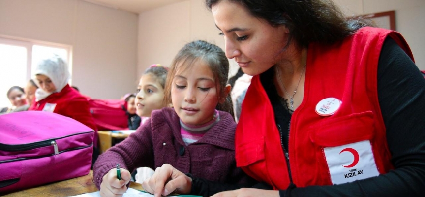 Türk Kızılay, bu yıl 10 milyon lira eğitim yardımı yaptı