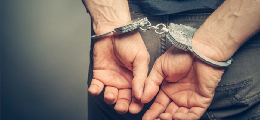 Lefkoşa Surlariçi’nde 9 aracın dikiz aynalarını kıran kişi tutuklandı