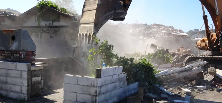 Kilimli'de ruhsatsız balıkçı barınaklarının yıkımına başlandı