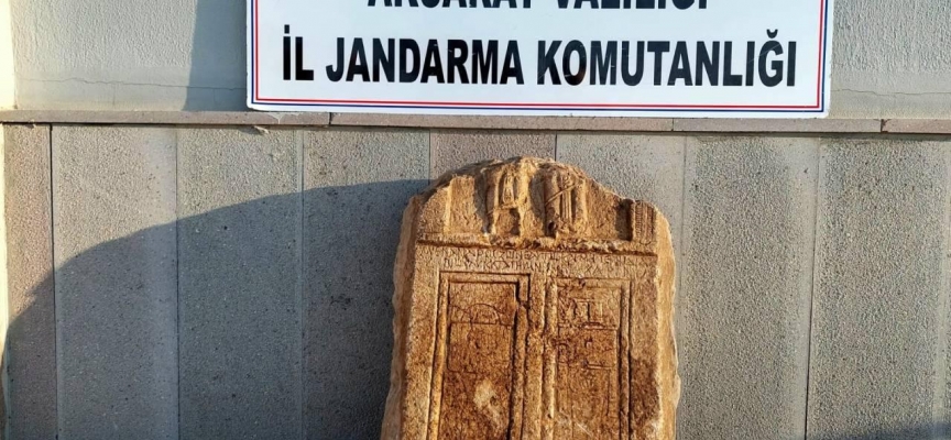 Aksaray'da Roma dönemine ait mezar steli ele geçirildi