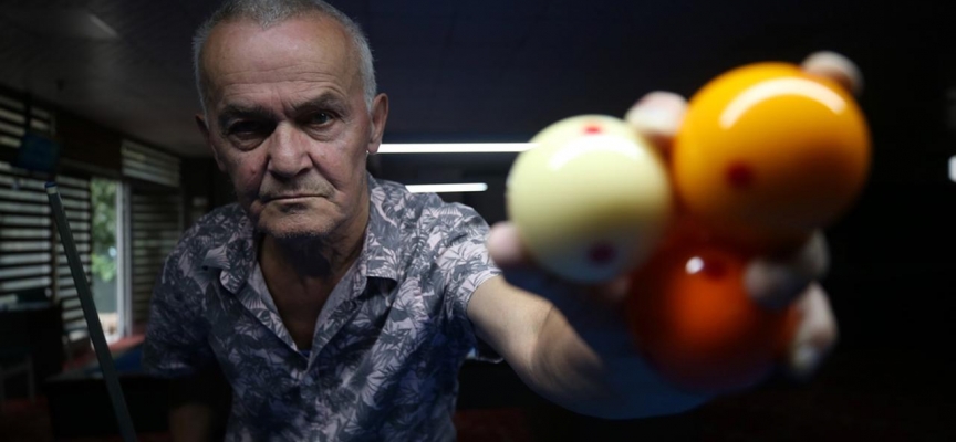 Emekli muhasebeci bilardo tutkusundan 46 yıldır vazgeçmiyor