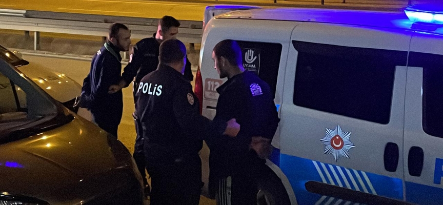 Kocaeli'de çalıntı otomobille polisten kaçan 3 kişi yakalandı