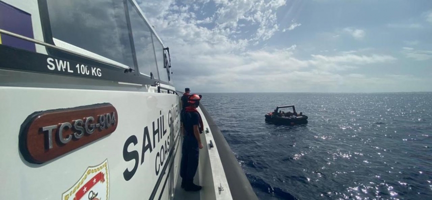 İzmir açıklarında 25 düzensiz göçmen kurtarıldı