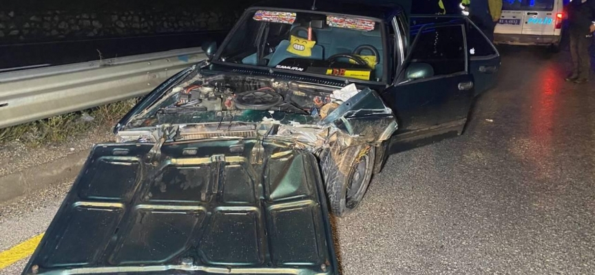 Ehliyetsiz sürücü polisten kaçmak isterken kaza yaptı