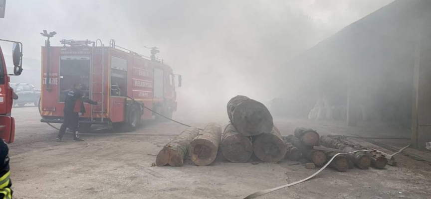 Kereste fabrikasında çıkan yangın söndürüldü