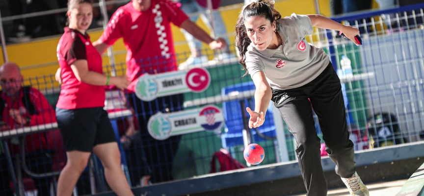 Milli sporcu Eda Sayak'tan altın madalya