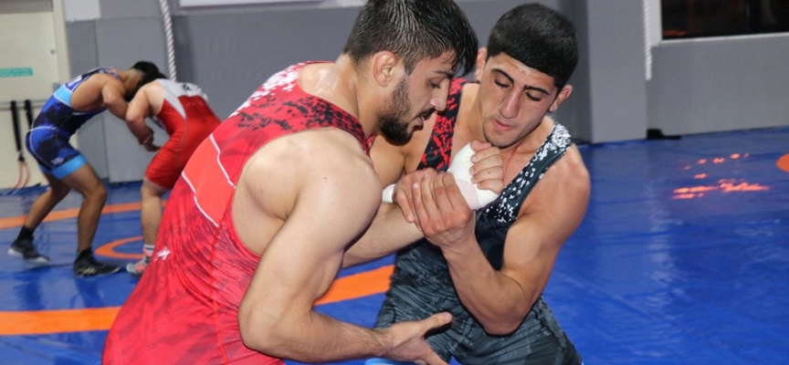 Yenilgilere hırslandı, madalyaları topladı