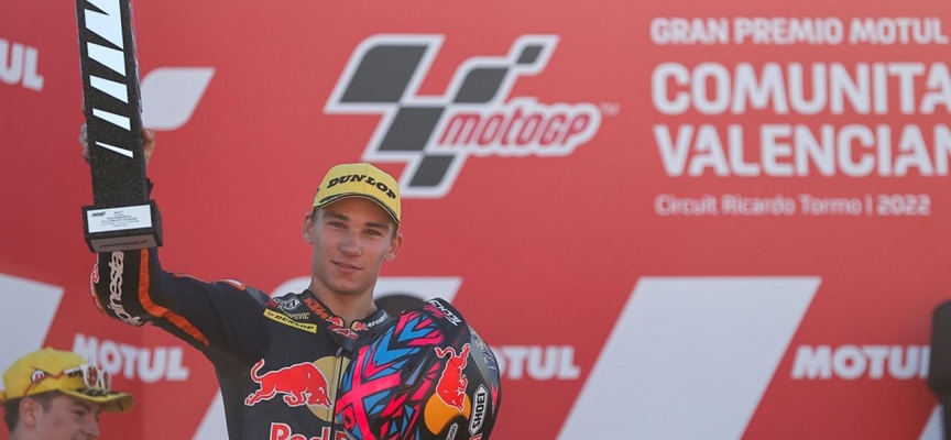 Deniz Öncü Moto3 sezonunu podyumda noktaladı