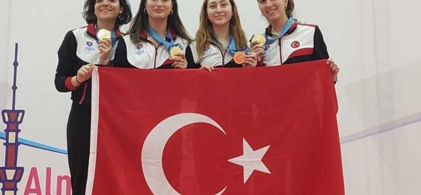 Genç Kadınlar Kılıç Milli Takımı Kazakistan'da şampiyon oldu