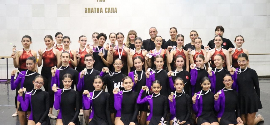 Türk dansçılar Üsküp'teki yarışmada gururlandırdı