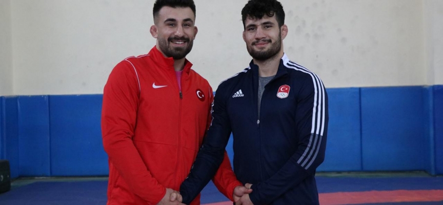 Üniversiteli milli güreşçilerin hedefi olimpiyatlar