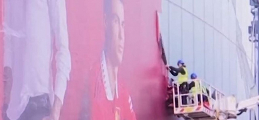 Manchester United Ronaldo'nun posterini stattan kaldırdı