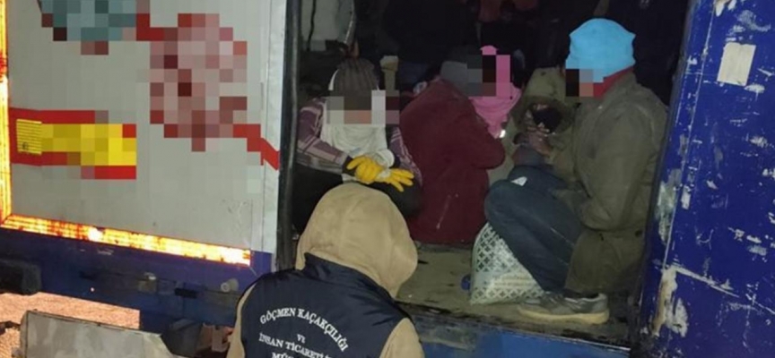 Bitlis'te tır dorsesinde 133 düzensiz göçmen yakalandı