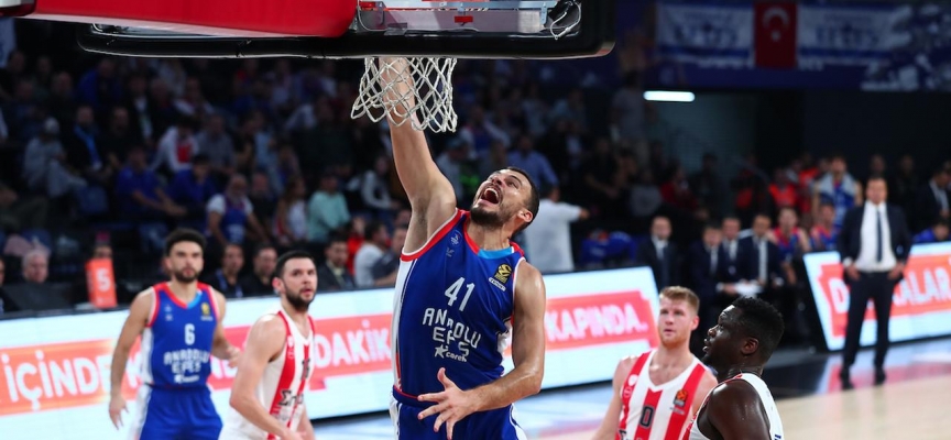 Anadolu Efes Olympiakos'u devirdi