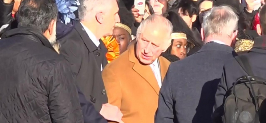 İngiltere Kralı 3. Charles'a yumurta fırlatan kişi gözaltına alındı