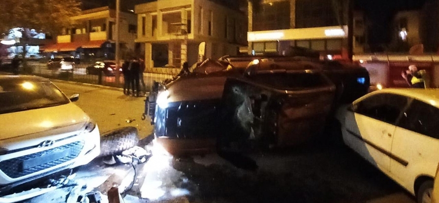 6 otomobile çarptı, aracını bırakıp kaçtı