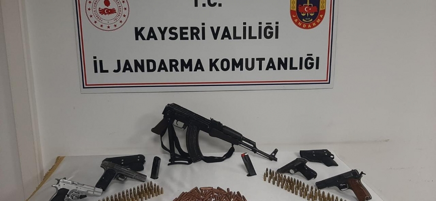 Kayseri'de evin bahçesinde gömülü uzun namlulu silah ve 4 tabanca ele geçirildi