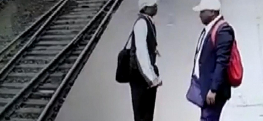 İstasyonda elektrik çarpan görevli bayılarak raylara düştü