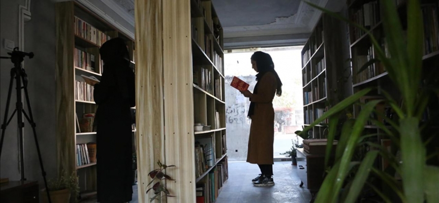 Taliban'ın kız öğrencilerin eğitimlerini askıya almasına dünyadan ortak tepki