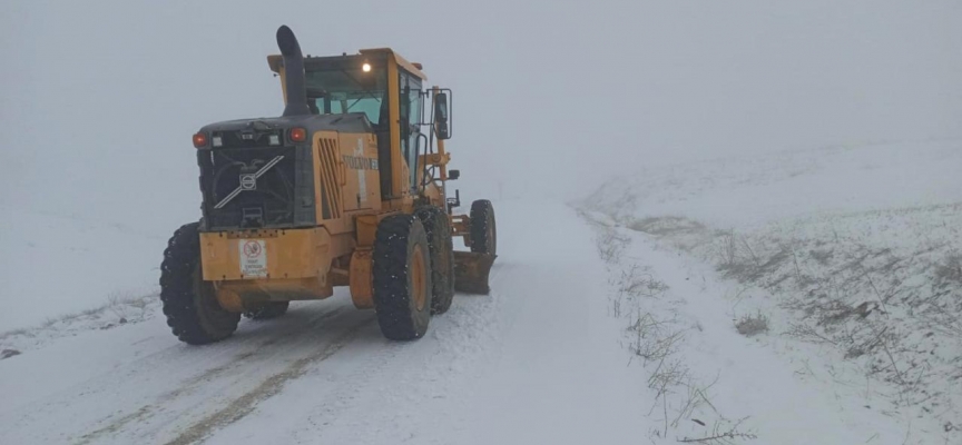 Kahramanmaraş’ta kar: Yollar beyaza büründü
