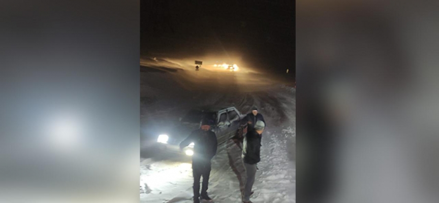 Adana'da karda mahsur kalanlar kurtarıldı