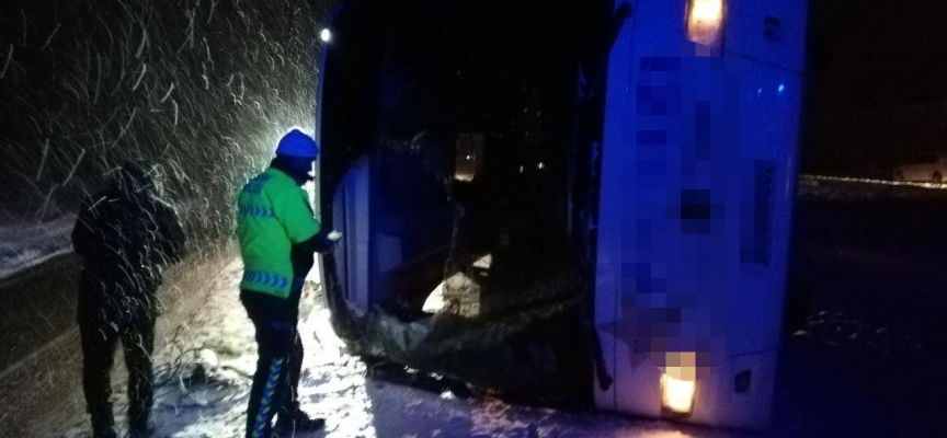 Kontrolden çıkan yolcu otobüsü devrildi: 1 ölü, 15 yaralı