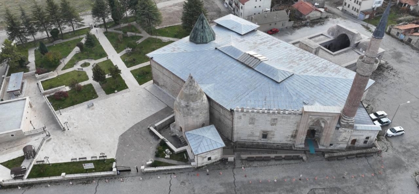 Tarihi camideki ahşap sütunlar 'karlık' sayesinde ayakta kalmış