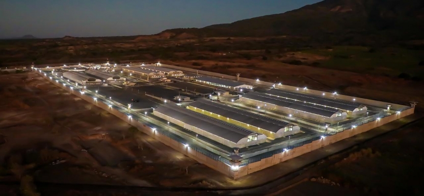 Amerika kıtasının en büyük hapishanesine 2 bin çete üyesi nakledildi