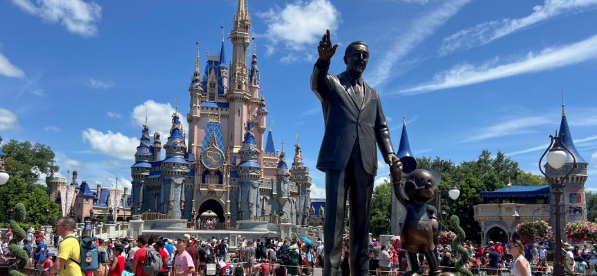 Florida'da bulunan Walt Disney eğlence merkezinin "özerkliği" feshedildi