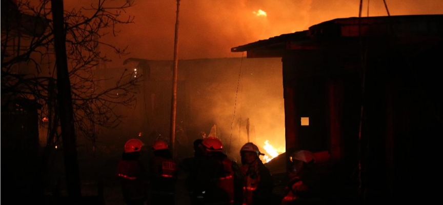 Endonezya'da akaryakıt deposunda çıkan yangında 16 kişi öldü