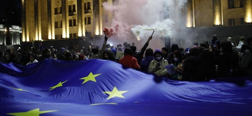 Gürcistan'da  "Yabancı Ajanslar" yasa tasarısı oylanarak geri çekildi