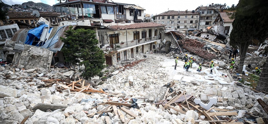 Hatay'da tarihi yapıların enkazından 300'e yakın eser kurtarıldı