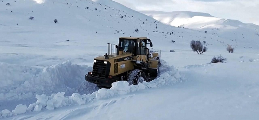 Bayburt’un yüksek kesimlerinde karla mücadele devam ediyor