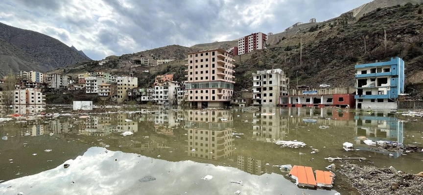 Yusufeli'nin eski ilçe merkezi sular altında kalmaya başladı